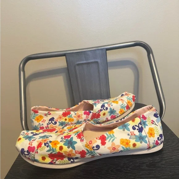 TOMS Floral Canvas Alpargata Slip-On Flats Women’s US 7 Spring Summer Shoes - Picture 8 of 14